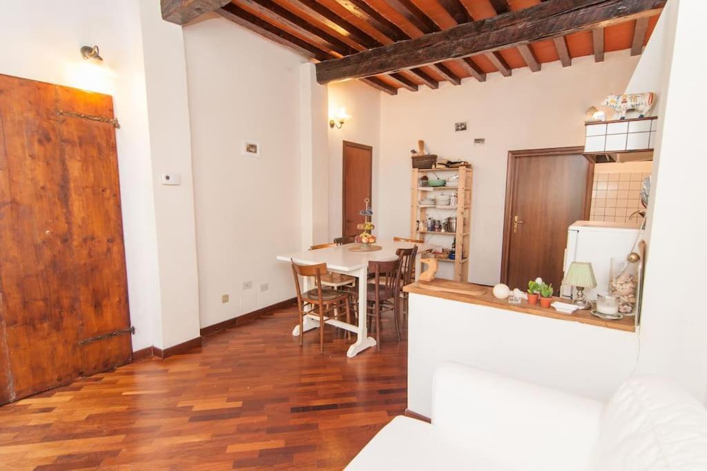 Romantic Apt In San Frediano Florence Buitenkant foto
