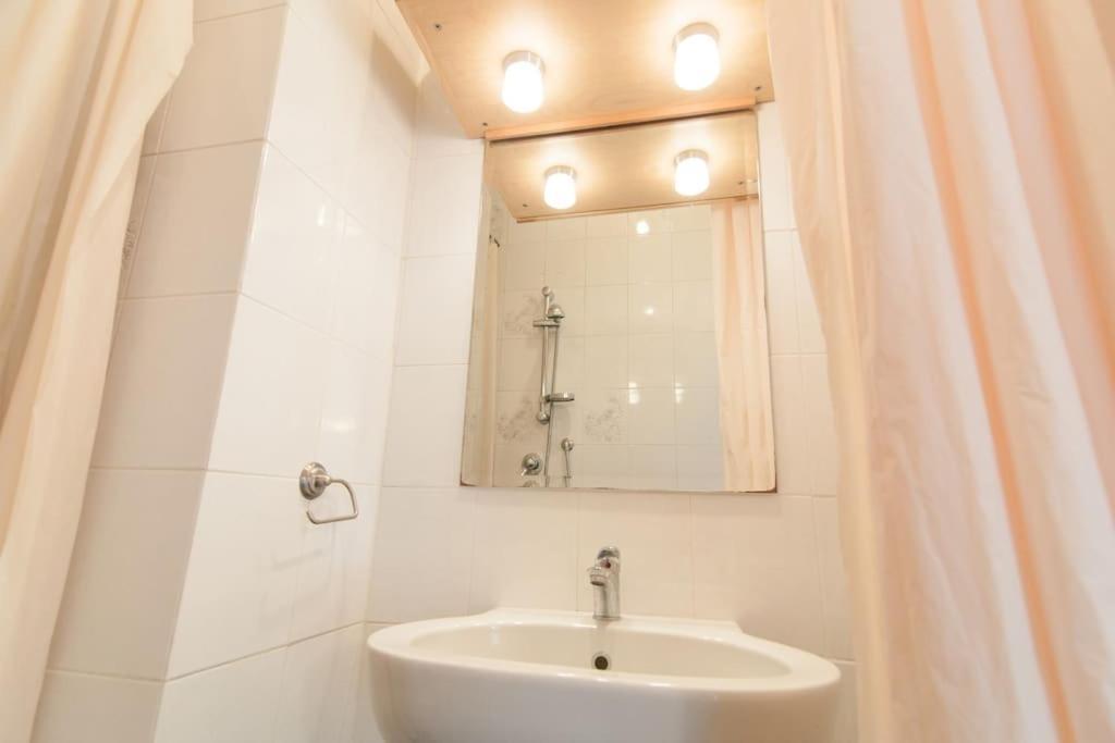 Romantic Apt In San Frediano Florence Buitenkant foto